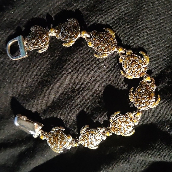 Magnetic latch 7 1/2" Sea Turtle bracelet - Picture 2 of 2
